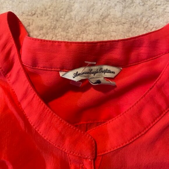 American Eagle Outfitters Small Petite Women's Sleeveless Hot Pink Button Blouse - Picture 2 of 4